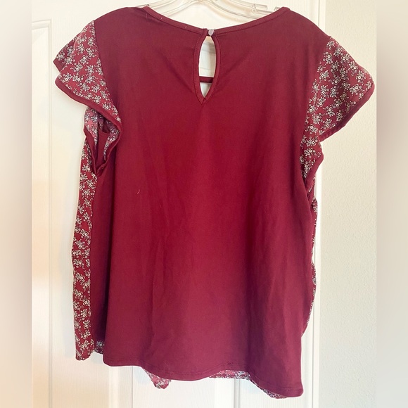 Maurices Women’s Top Shirt Flutter Sleeves Burgundy Red White Flowers Medium M - Picture 4 of 6